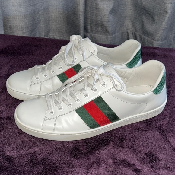 GUCCI Other - Gucci White Sneakers with Red and Green Stripes